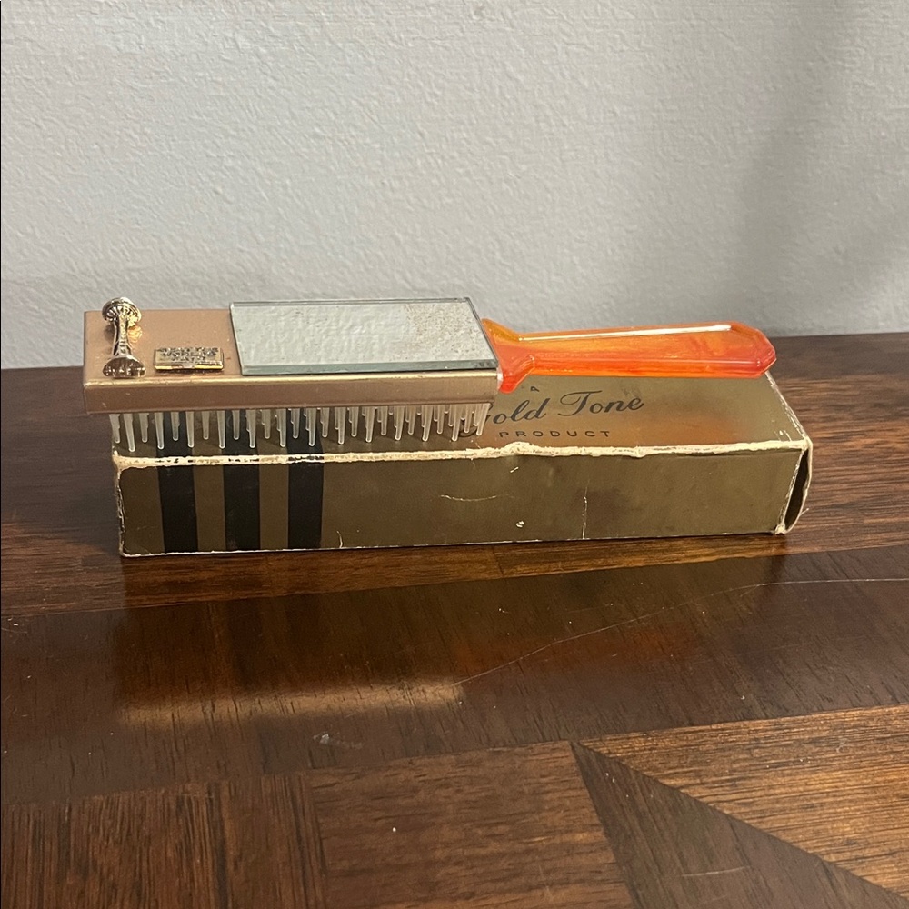1962 WORLD’S FAIR GOLD TONE VINTAGE HAIRBRUSH MIRROR SEATTLE WORLDS FAIR